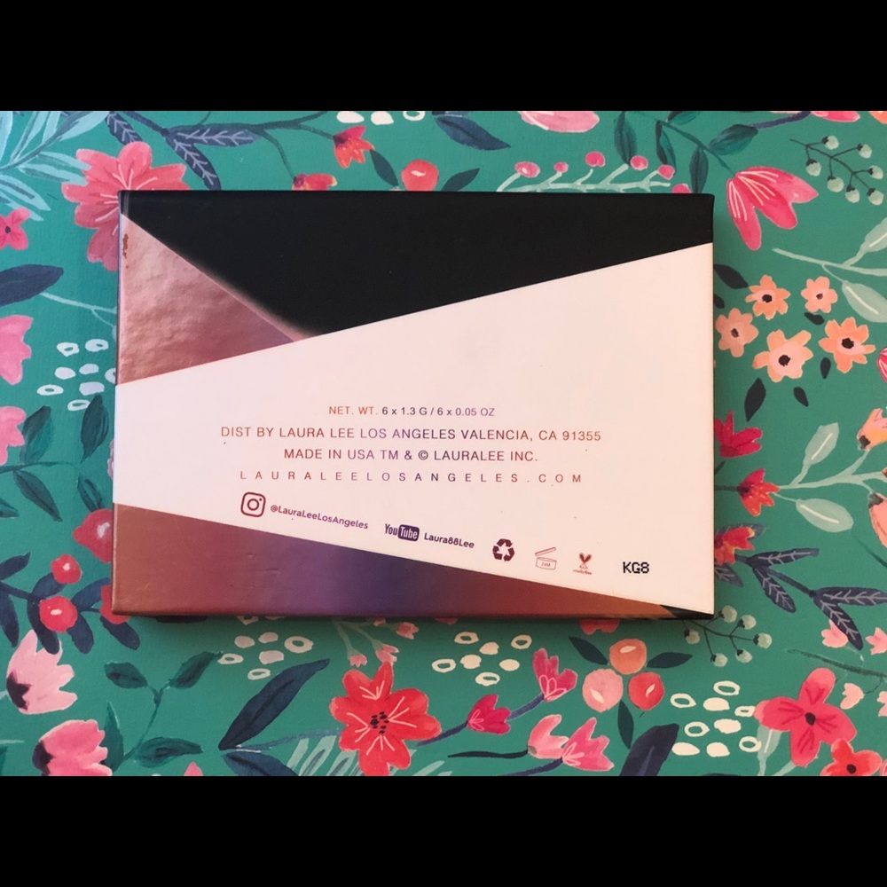 Laura Lee Party Animal eyeshadow palette - Picture 3 of 3